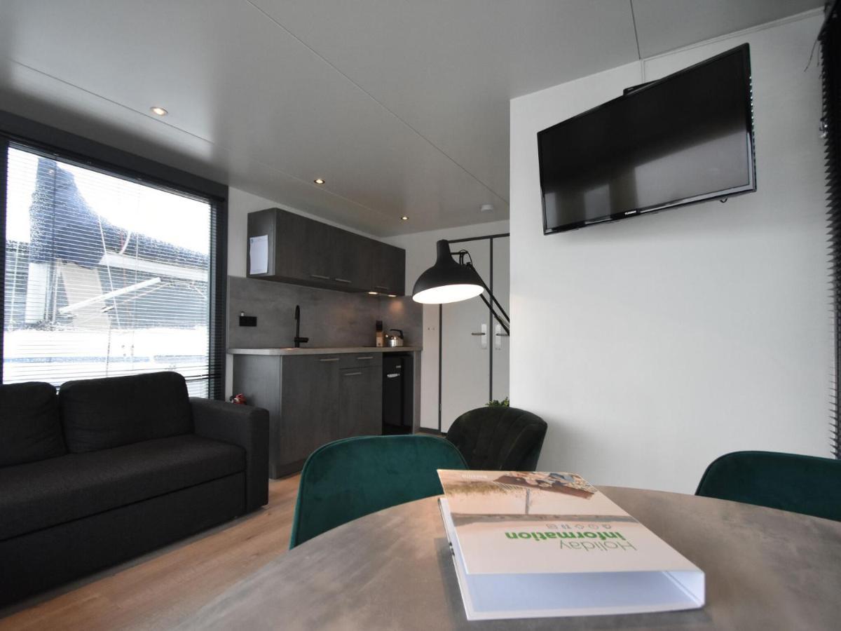Beautiful Houseboat In The Harbour Of Volendam Near Centre Hotel Exterior photo