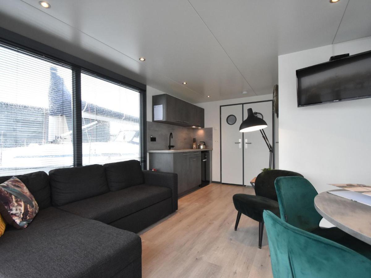 Beautiful Houseboat In The Harbour Of Volendam Near Centre Hotel Exterior photo